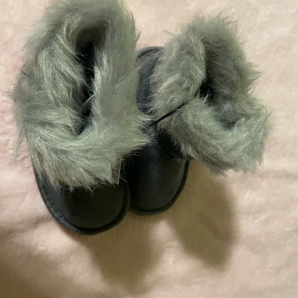 Revolution gray winter boots size 6 - Picture 5 of 7